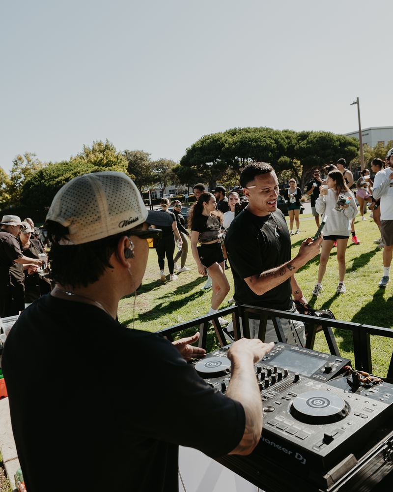DJ jruizde on the decks at HERD 001
